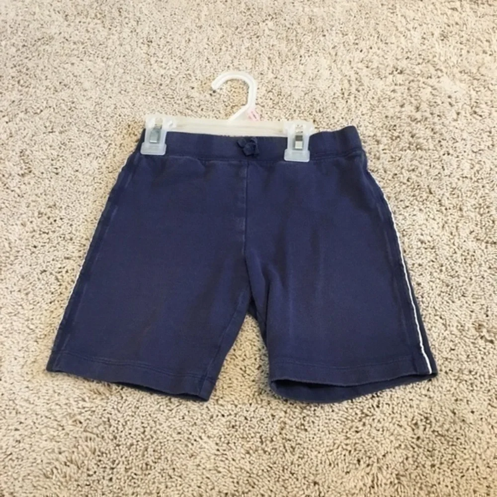 Carter’s Girls size 5T  navy shorts